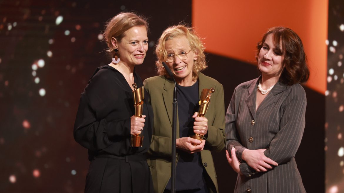 Deutscher Filmpreis Lola 2023 für ELFRIEDE JELINEK – DIE SPRACHE VON DER LEINE LASSEN